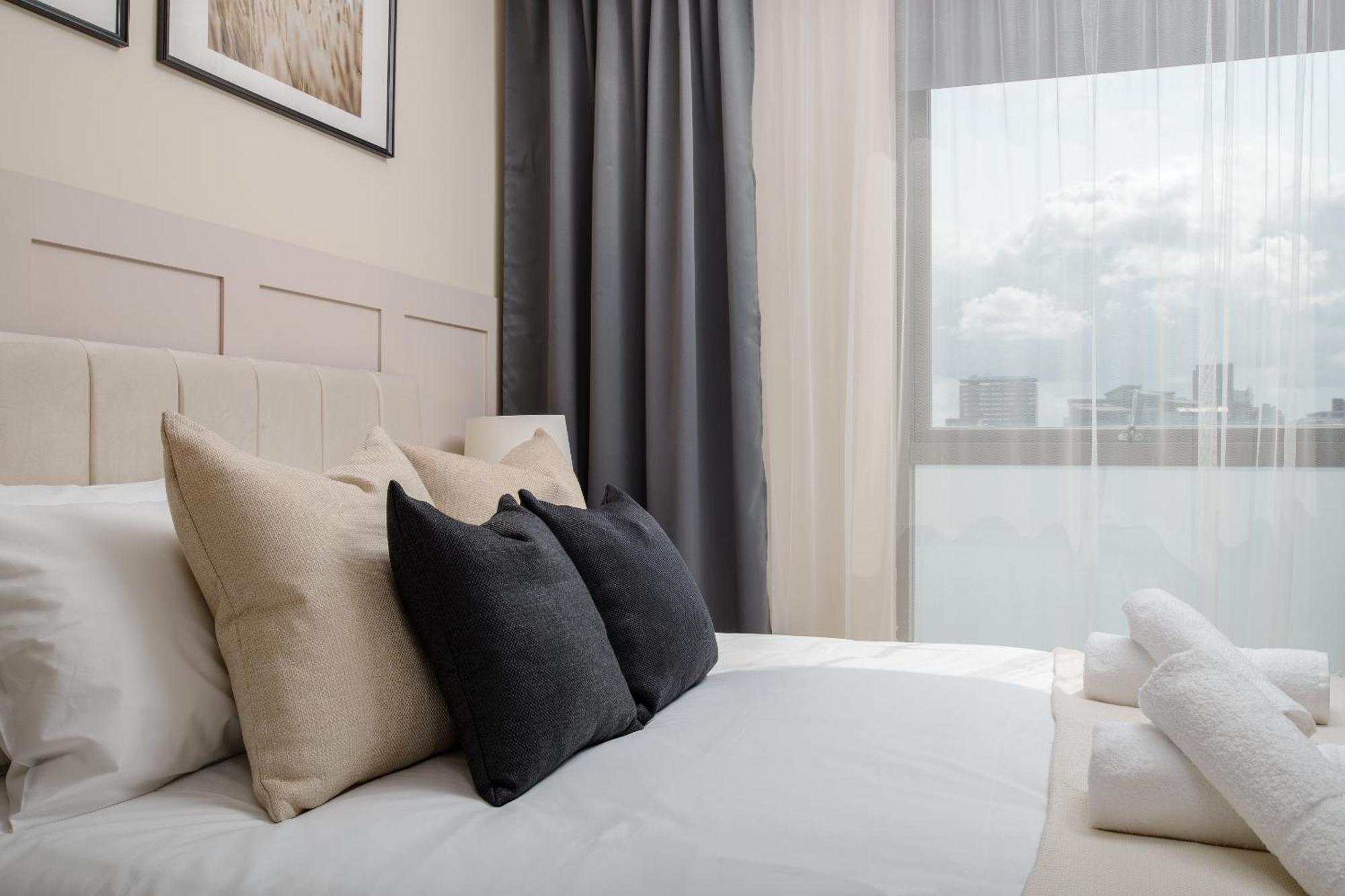Apartment Premium - Allocated Parking - Great Location