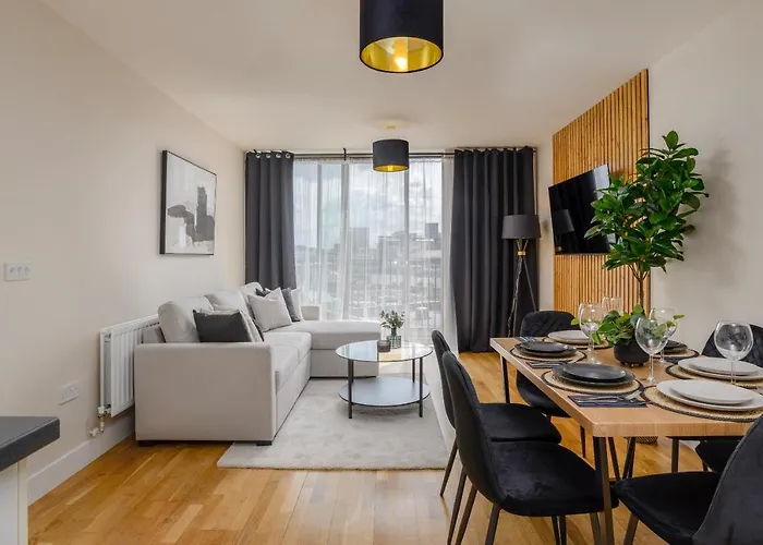 Premium Apartment - Allocated Parking - Great Location